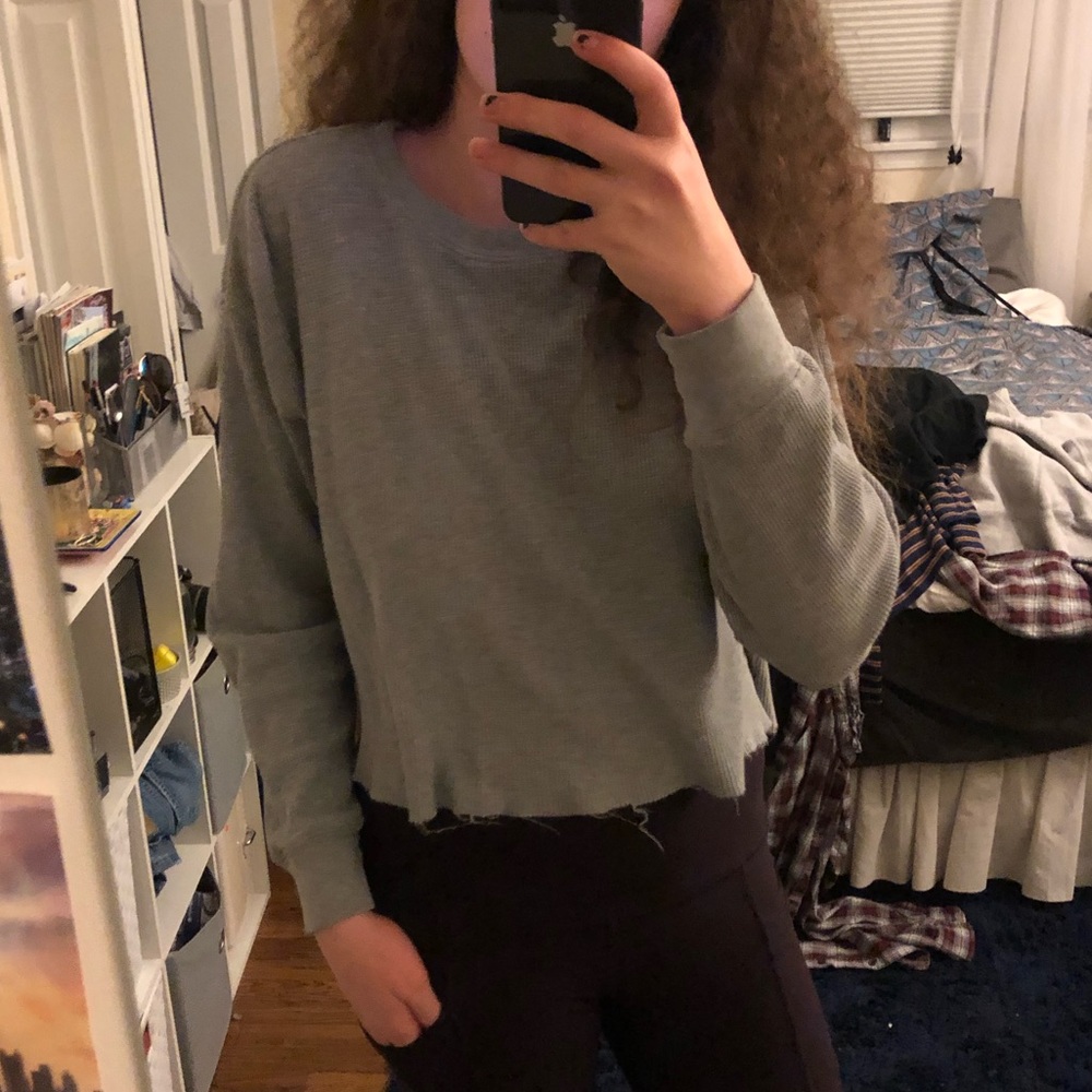 BRANDY MELVILLE⭐️ grey weave crop top